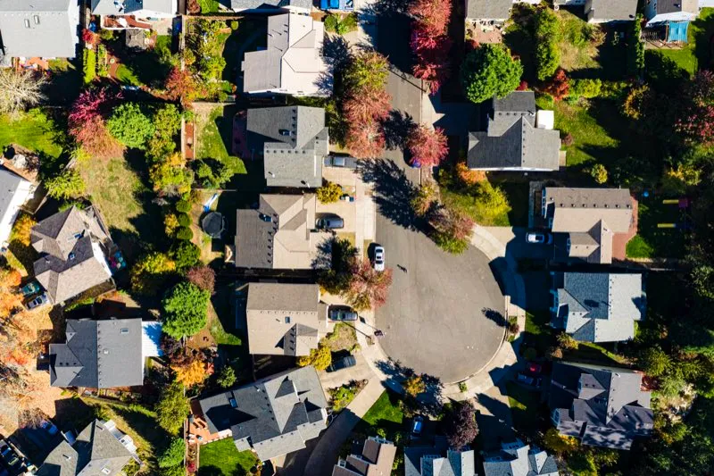 An Onyx Fiber rep walking a neighborhood street while out knocking doors